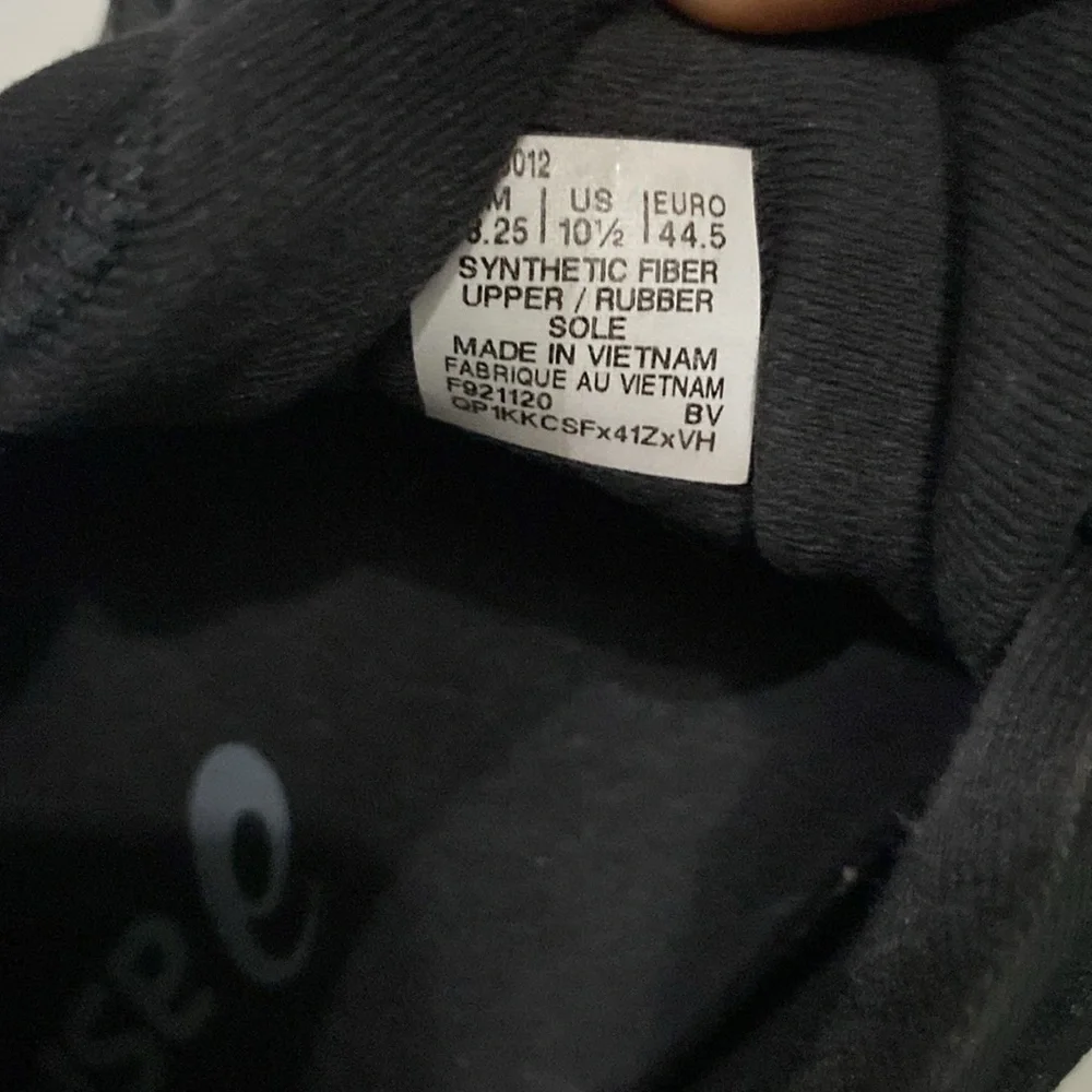 Black ASICS - Picture 4 of 4